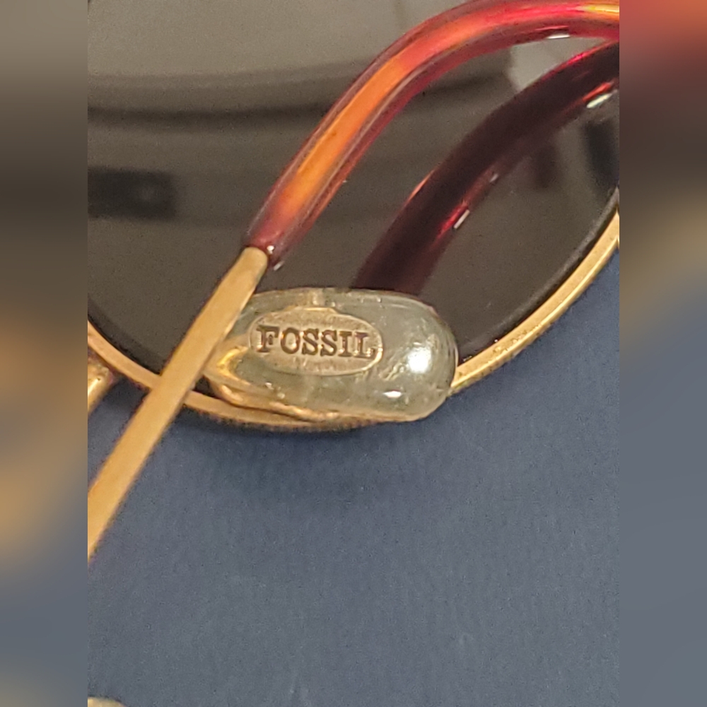 Fossil Vintage 1996 Brushed Gold Sunglasses - Picture 4 of 11